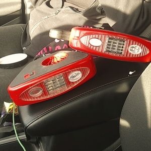 Small heaters/fan plugs in cig outlet in car